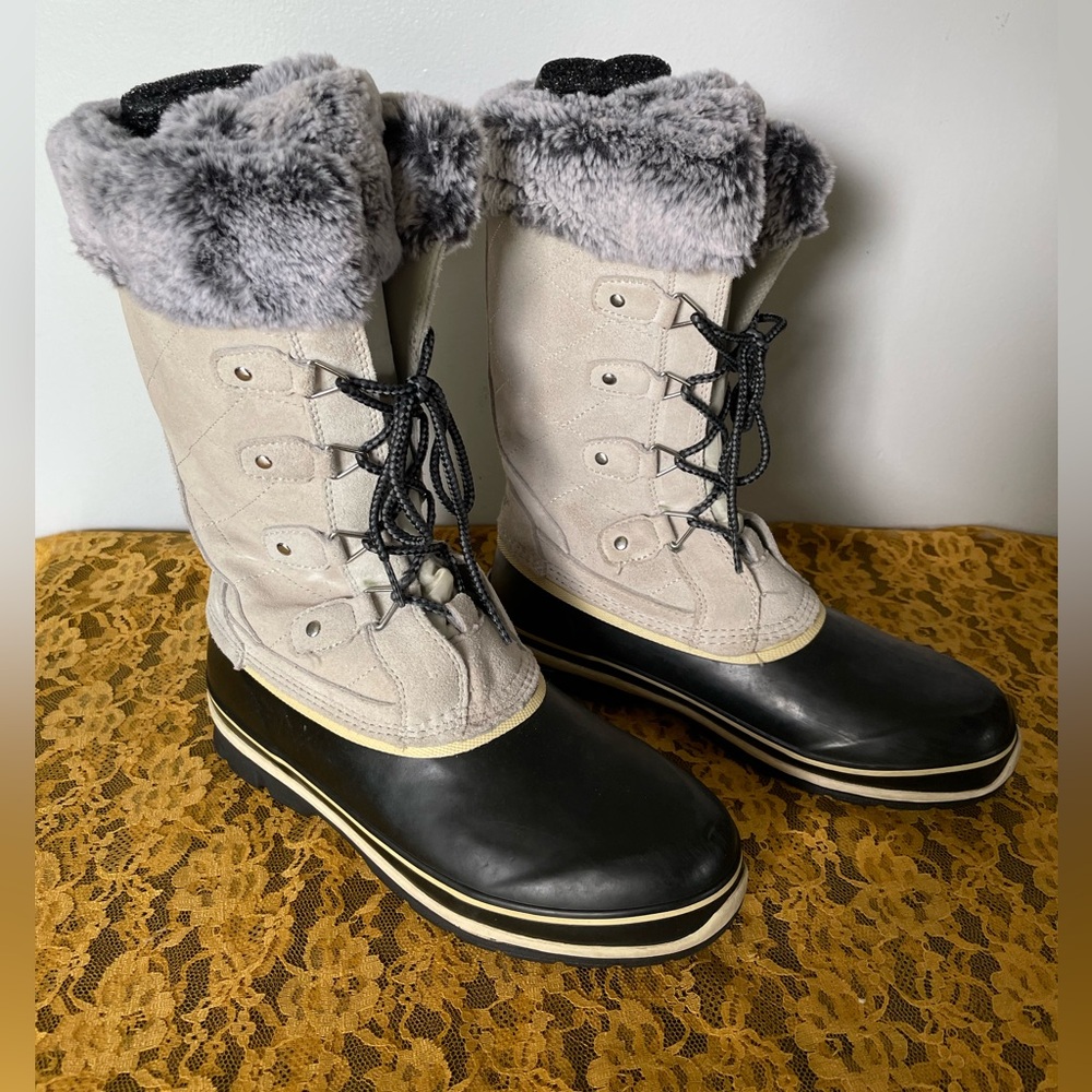 KHOMBU Women's Emily Winter Boots, Size 9